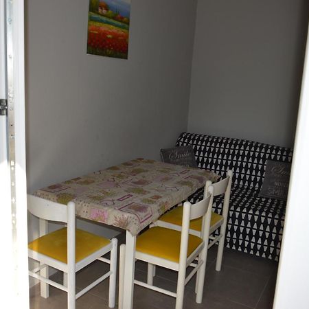 Daisy Apartment Asproválta Eksteriør billede
