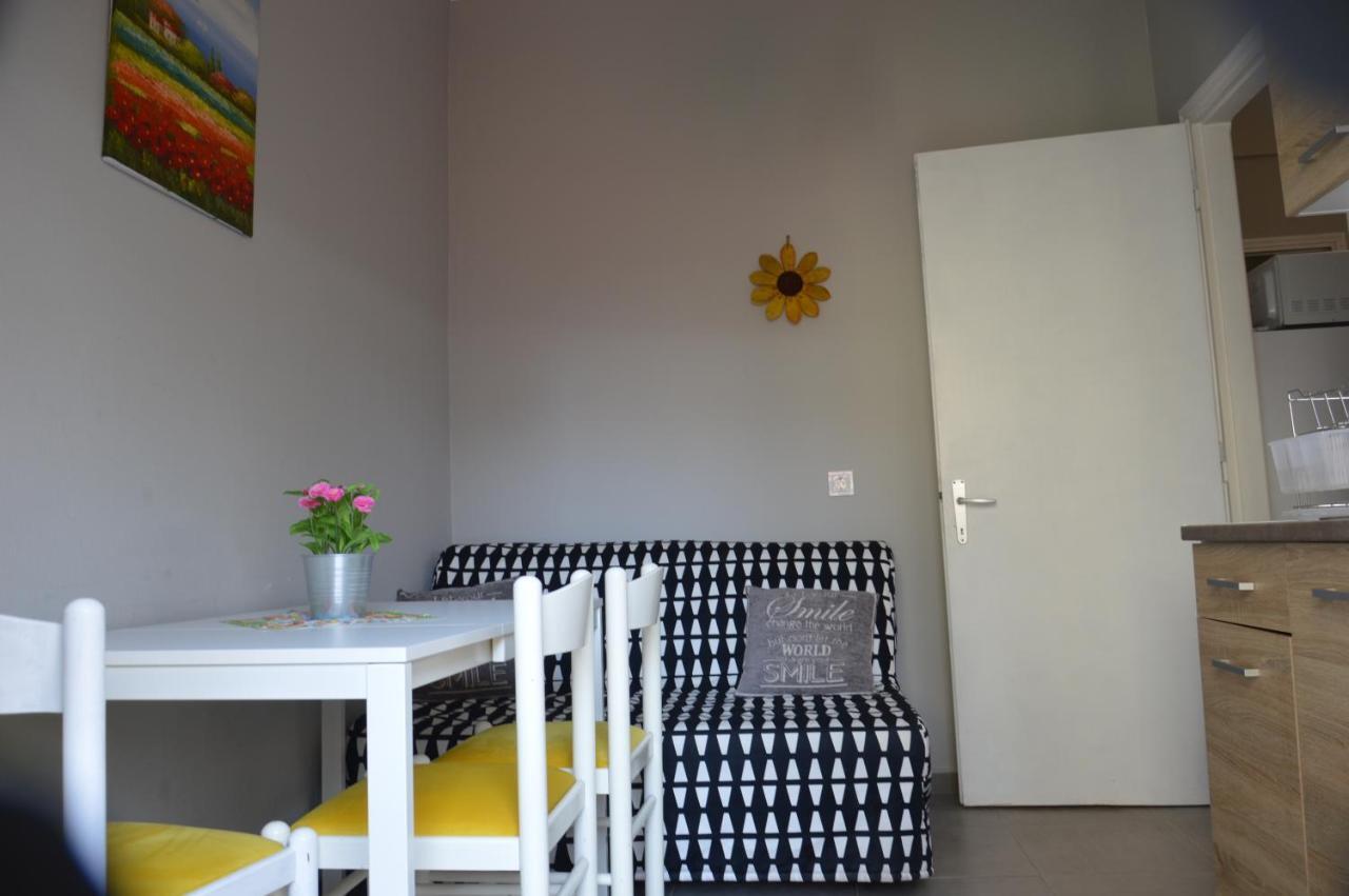 Daisy Apartment Asproválta Eksteriør billede