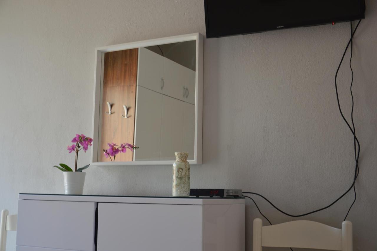 Daisy Apartment Asproválta Eksteriør billede