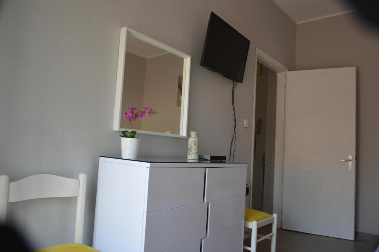 Daisy Apartment Asproválta Eksteriør billede